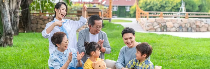 退休生活與家庭陪伴情境圖片